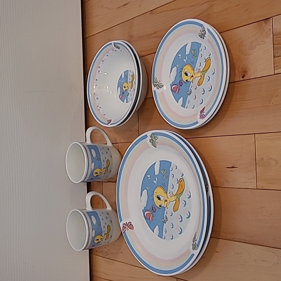 Gibson Other - Gibson Looney Tunes tweety bird plates, bowls, and mugs